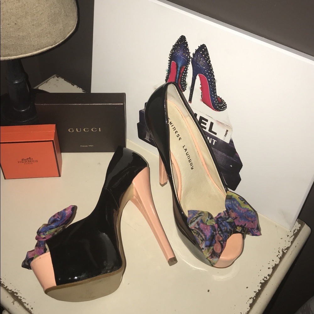 BRAND NEW Chinese Laundry Patent Heels W Bows 7.5 - Picture 8 of 8